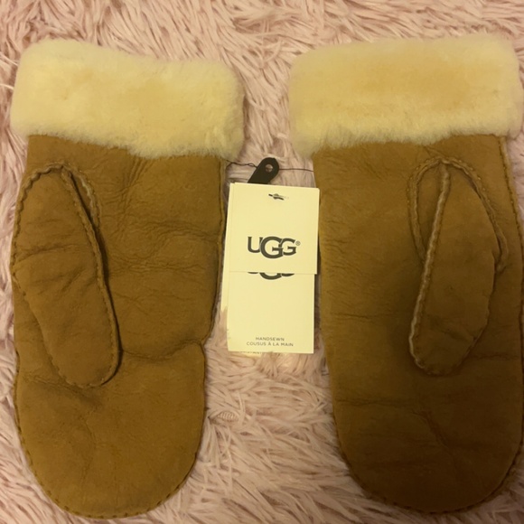 New Ugg mittens ladies - Picture 2 of 3